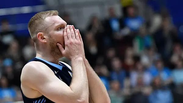 «Зенит» расстался с защитником Денисом Захаровым